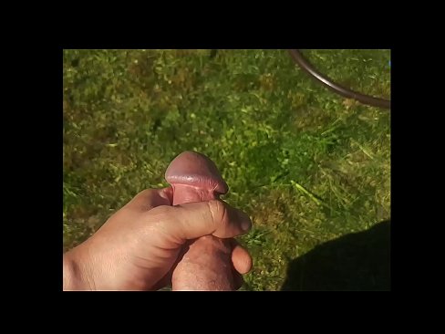 ❤️ Una guapa calenta es folla el seu cony rosa i es corre amb un esquitxat en un jardí d'estiu Porno al ca.mathem-1-class.ru